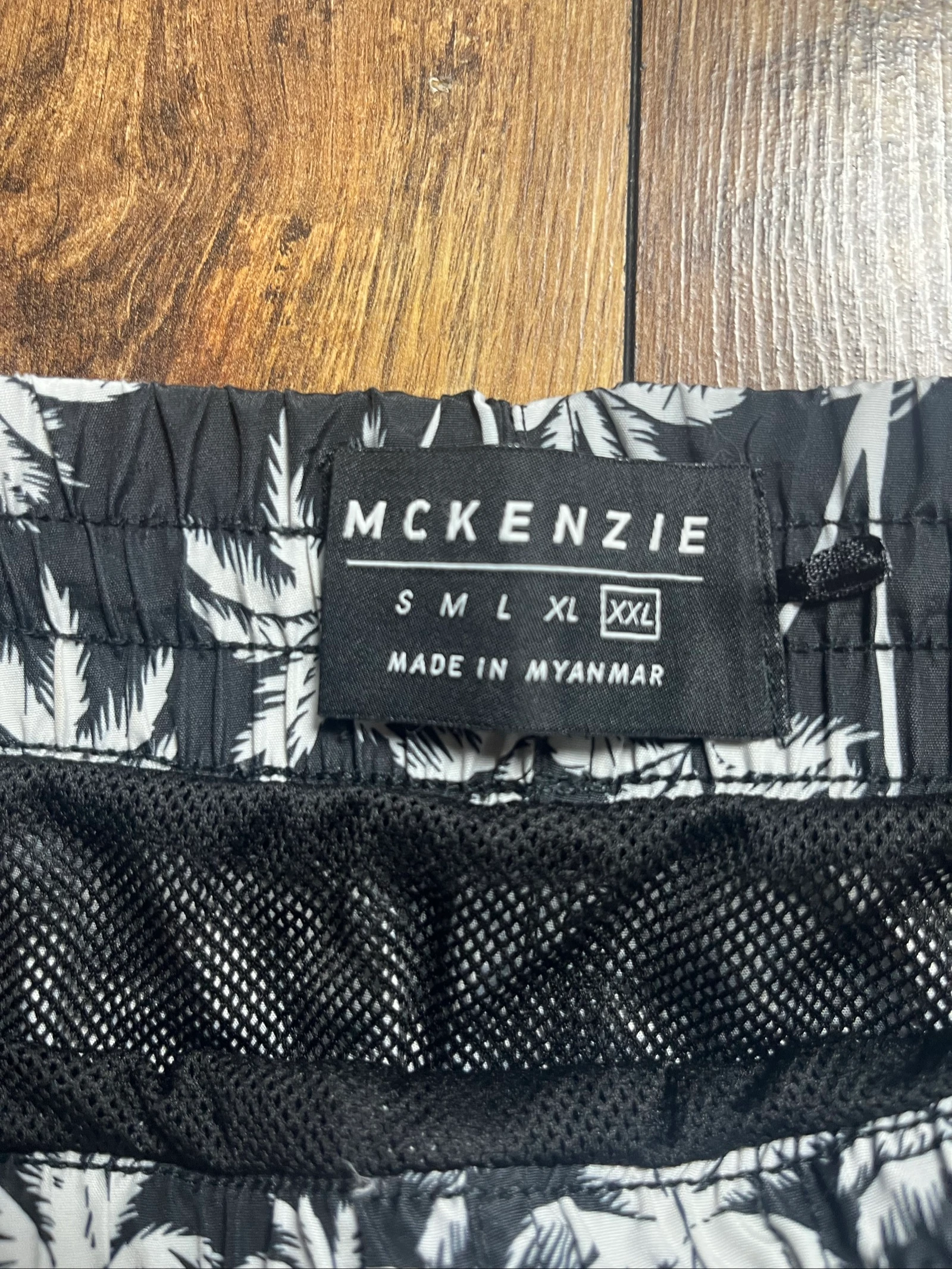 Zwarte badshort met palmboomprint en geborduurd logo - McKenzie - Maat 2XL - zeer goede staat – photo 2